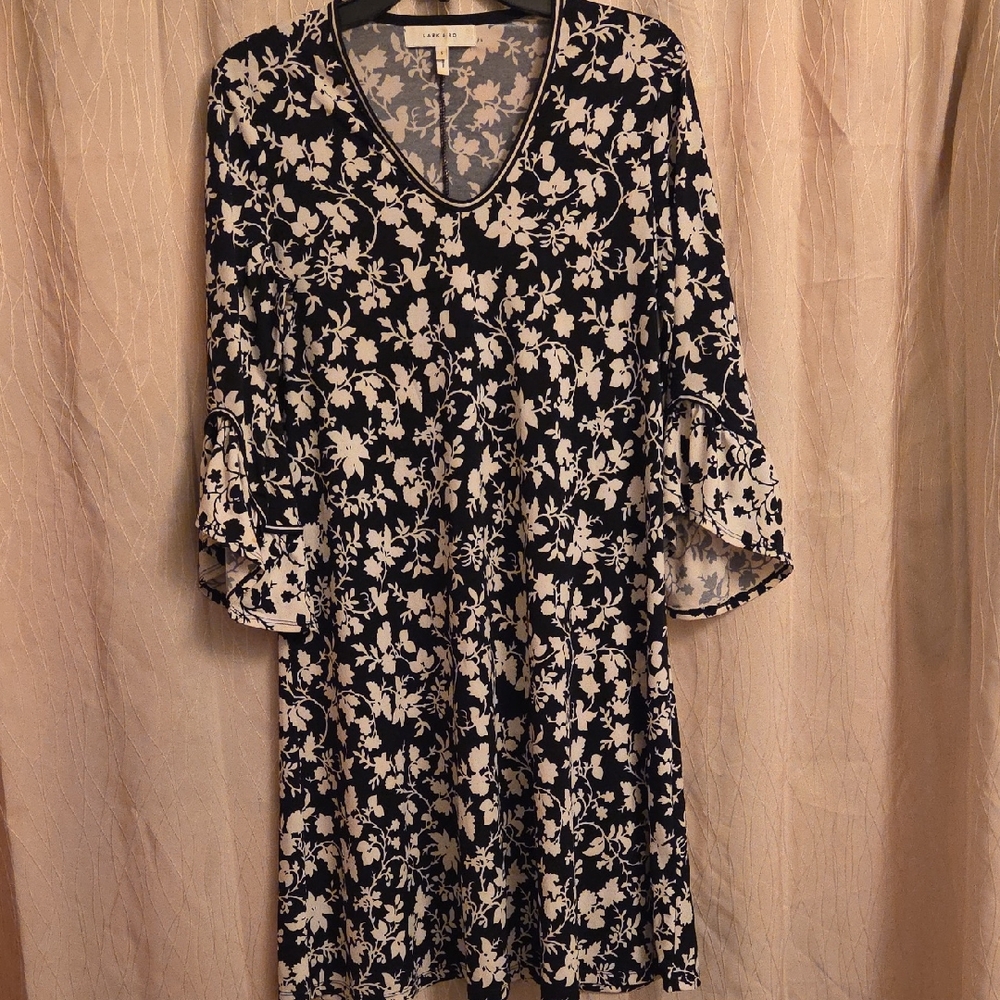 Lark & Ro‎ Black and White Floral Dress